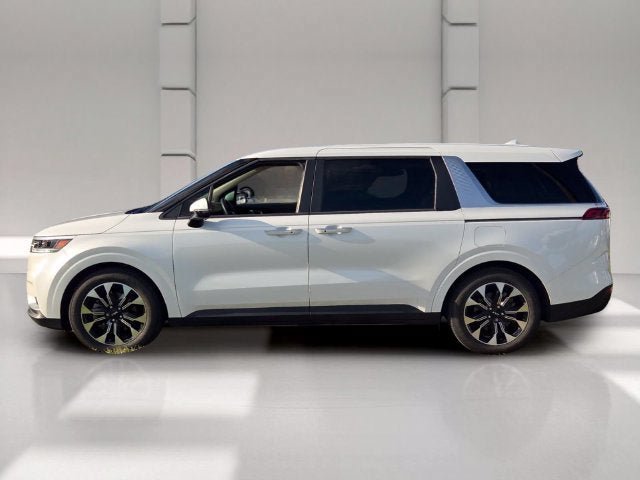 Used 2024 Kia Carnival EX FWD image 2