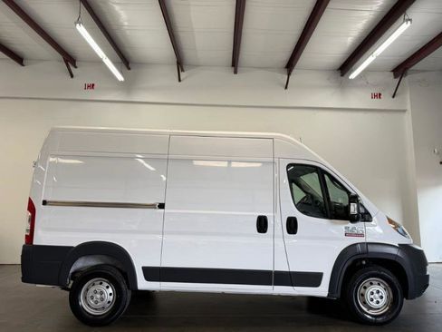 Used 2018 RAM ProMaster 2500 FWD image 2