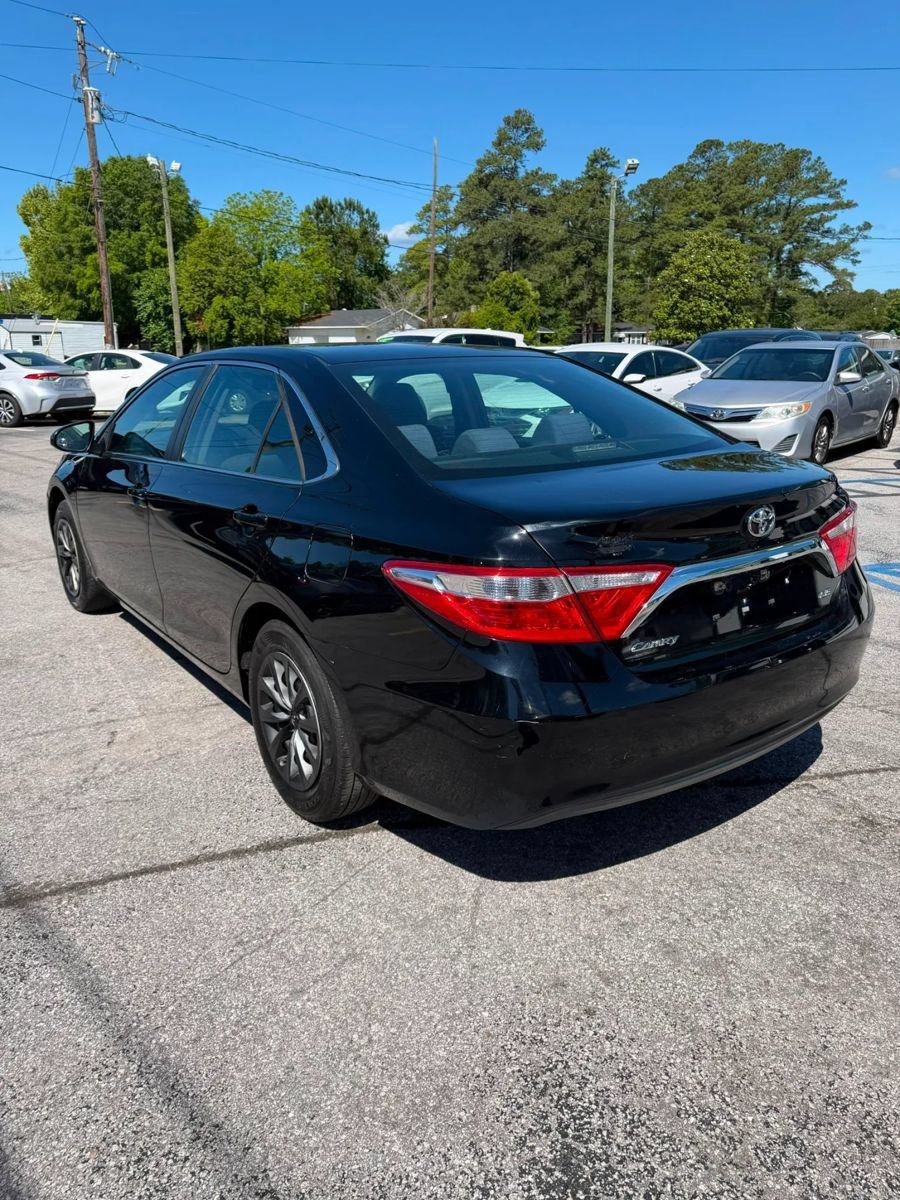 Used 2017 Toyota Camry LE FWD image 5