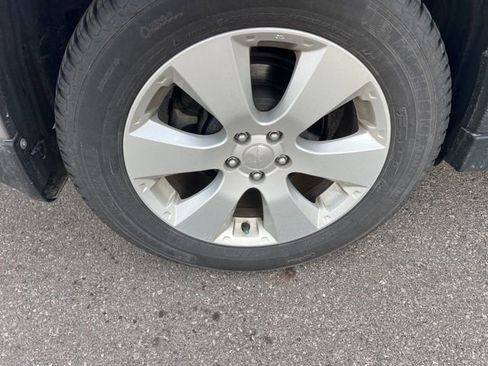 Used 2011 Subaru Outback 2.5i Limited w/ PWR Moonroof Pkg image 4