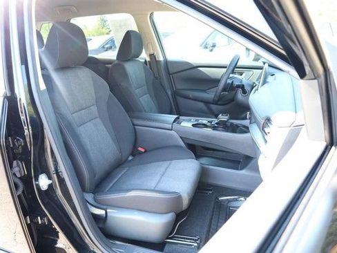 Certified 2026 Nissan Rogue SV FWD image 24