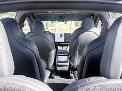 Used 2022 Tesla Model X Plaid image 3