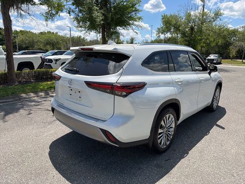 Used 2025 Toyota Highlander Platinum AWD/4WD image 5