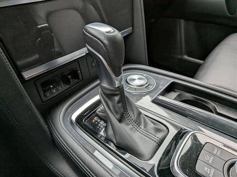 Used 2024 Nissan Armada SV image 12