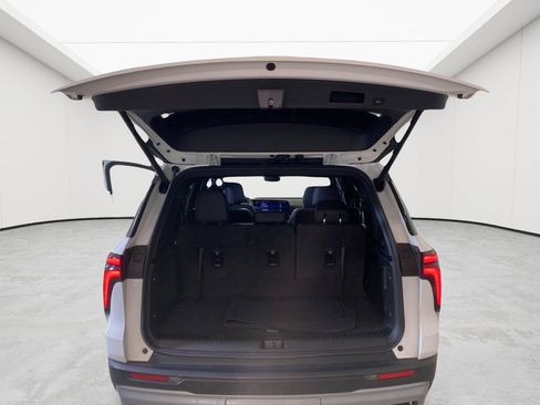 Used 2025 Chevrolet Traverse LT FWD image 22