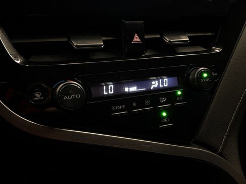 Used 2022 Toyota Camry SE image 14