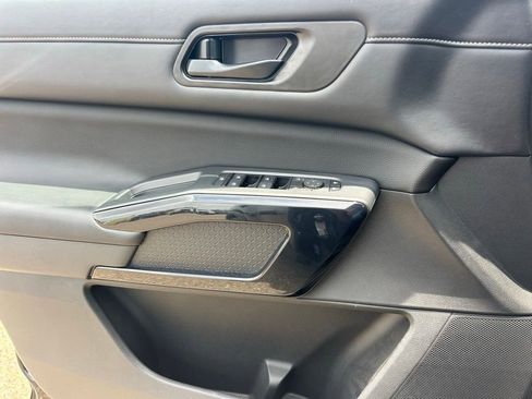 Certified 2025 Nissan Pathfinder SV FWD image 11