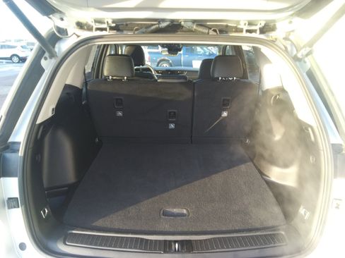 Used 2024 Jeep Grand Cherokee Limited image 9