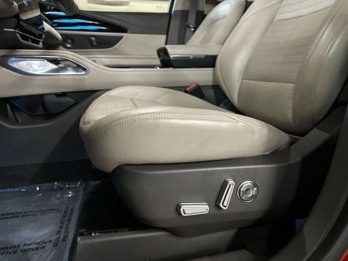 Used 2024 Lincoln Nautilus Reserve w/ Equipment Group 202A image 14