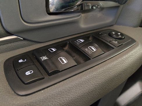 Used 2020 RAM 1500 Classic SLT RWD image 27