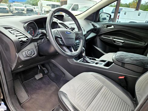 Used 2017 Ford Escape SE w/ SE Sport Appearance Package image 10