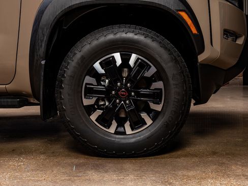 Used 2023 Nissan Frontier Pro-X w/ Technology Package image 11