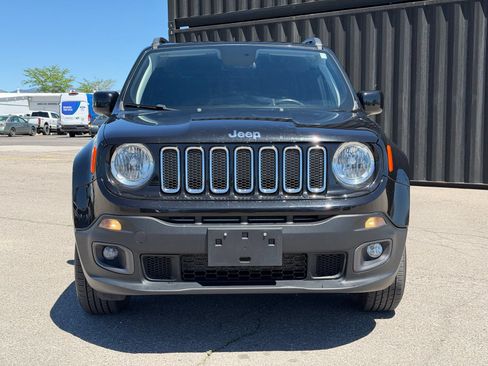 Used 2018 Jeep Renegade Latitude w/ Cold Weather Group AWD/4WD image 2