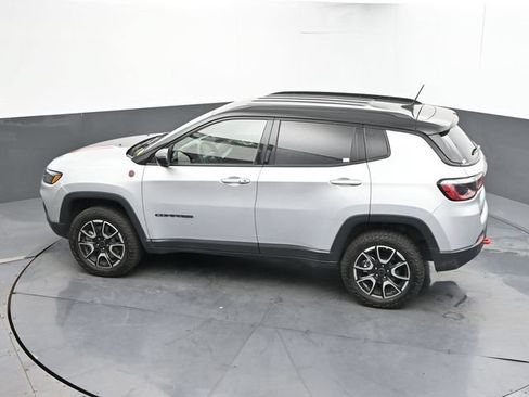 Used 2025 Jeep Compass Trailhawk AWD/4WD image 40
