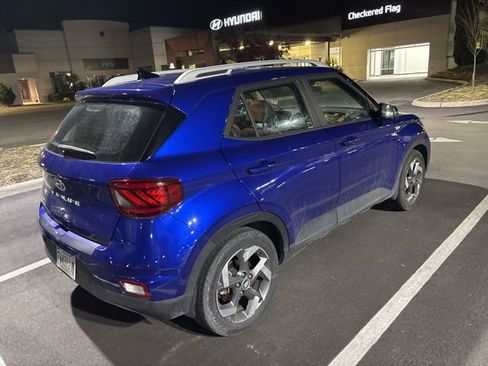 Used 2022 Hyundai Venue Limited w/ Cargo Package image 5