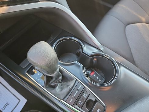 Used 2020 Toyota Camry LE image 23