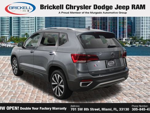 Used 2022 Volkswagen Taos SE FWD image 3