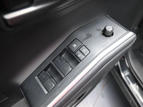 Used 2023 Toyota Highlander L FWD image 20