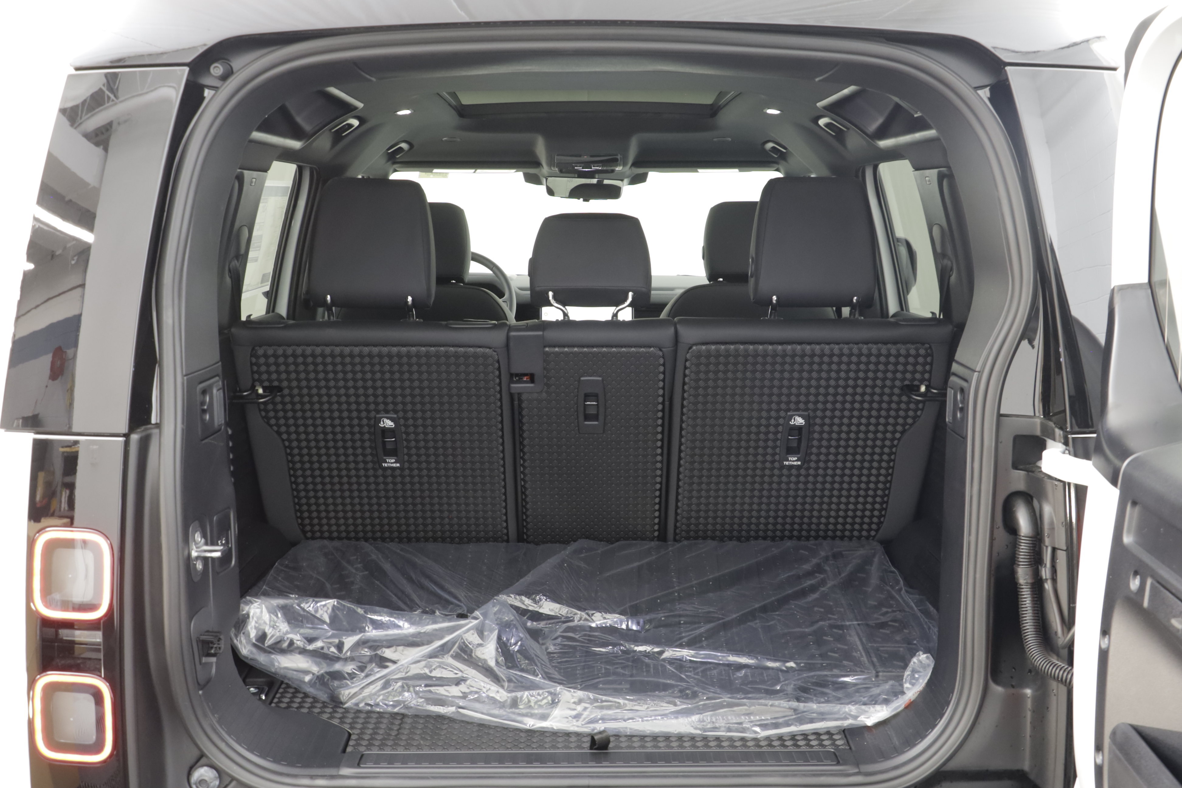 New 2026 Land Rover Defender 110 X-Dynamic SE AWD/4WD image 19