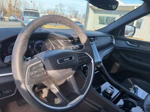Used 2023 Jeep Grand Cherokee Altitude image 5