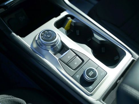 Used 2021 Ford Explorer XLT image 17