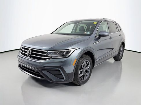 Used 2023 Volkswagen Tiguan SE image 3