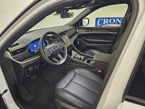 New 2025 Jeep Grand Cherokee Limited image 11