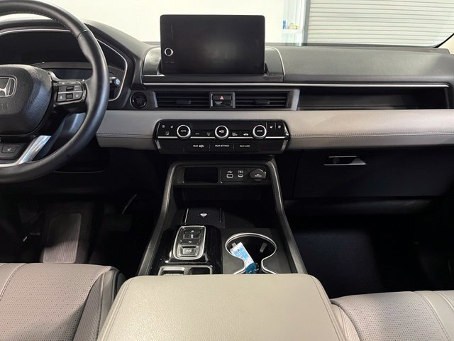 Used 2025 Honda Pilot Elite image 21