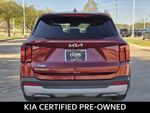 Certified 2025 Kia Sorento LX FWD image 5