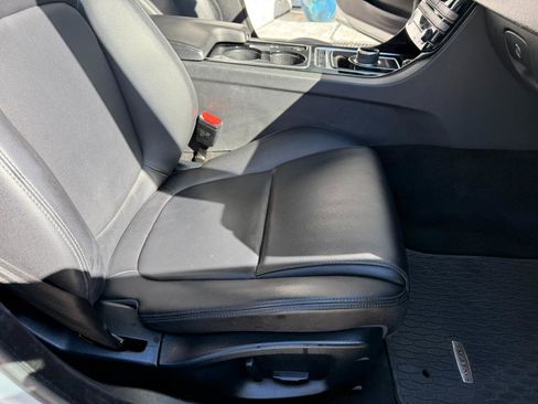 Used 2017 Jaguar XE Premium RWD image 27