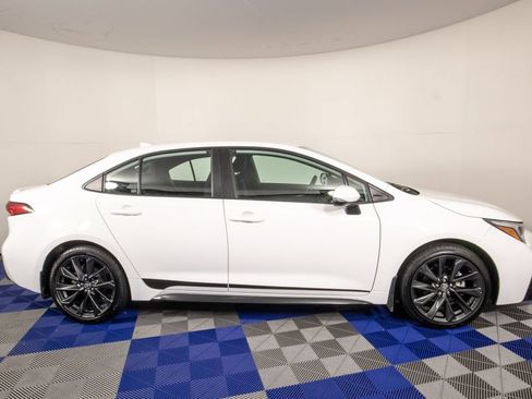 Used 2024 Toyota Corolla SE FWD image 4