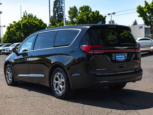 Used 2024 Chrysler Pacifica Limited FWD image 10