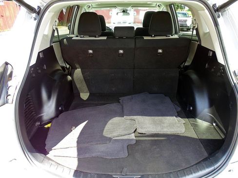 Used 2017 Toyota RAV4 XLE AWD/4WD image 18