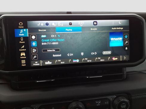 Used 2025 Jeep Wrangler Sahara image 18