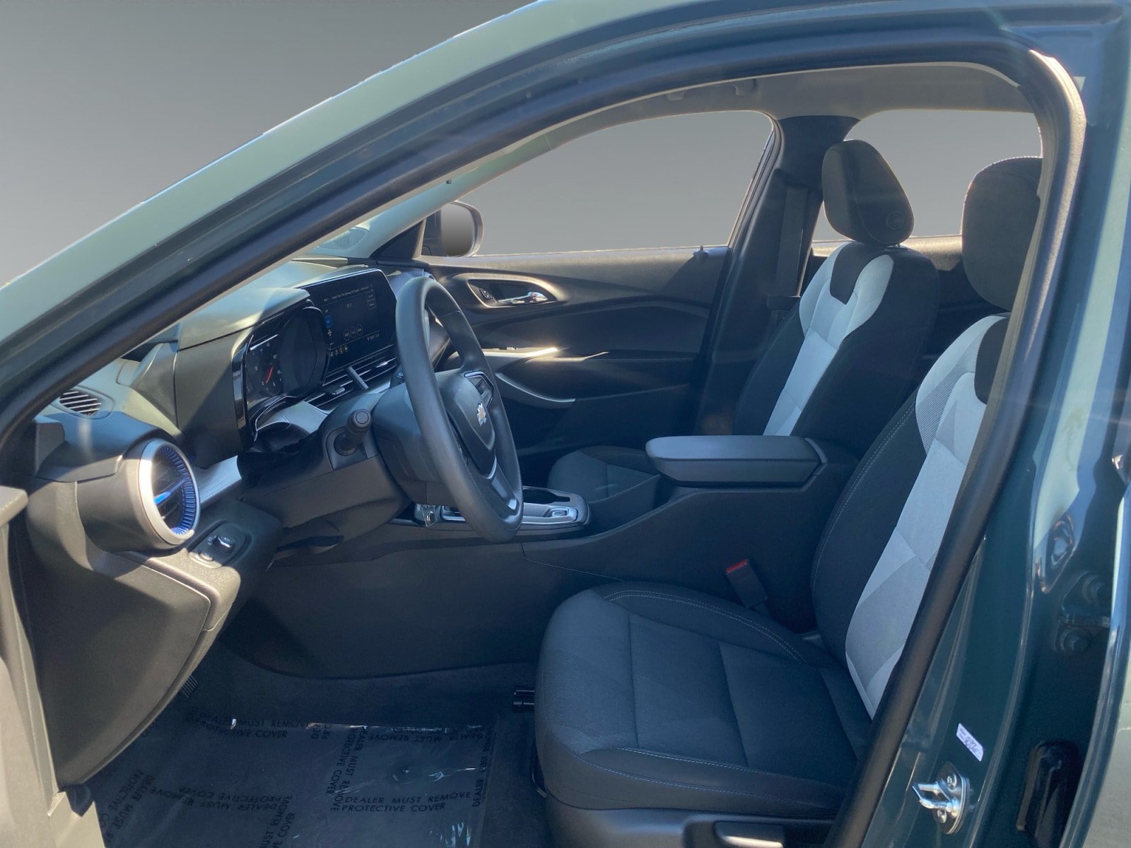 Used 2026 Chevrolet Trax LS FWD image 9