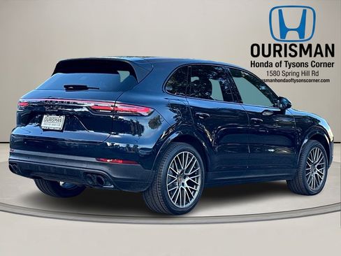 Used 2023 Porsche Cayenne Platinum Edition image 4