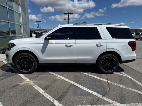 Used 2023 Ford Expedition Limited image 2