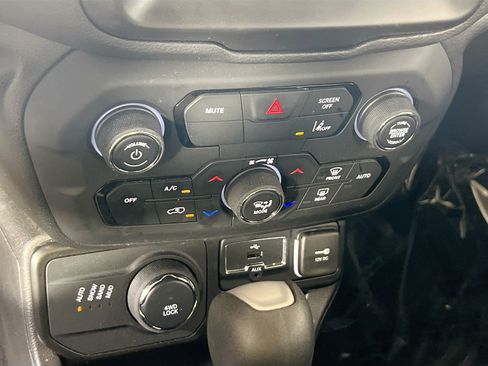 Used 2023 Jeep Renegade Altitude AWD/4WD image 16