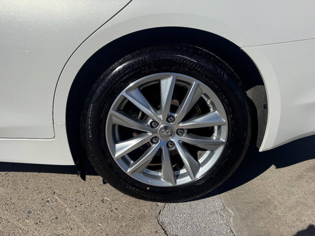 Used 2015 INFINITI Q50 Premium w/ Navigation Package AWD/4WD image 9