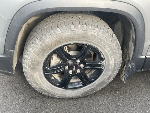 Used 2023 GMC Acadia AT4 w/ Technology Package AWD/4WD image 5