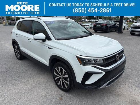 Certified 2024 Volkswagen Taos SE FWD image 1