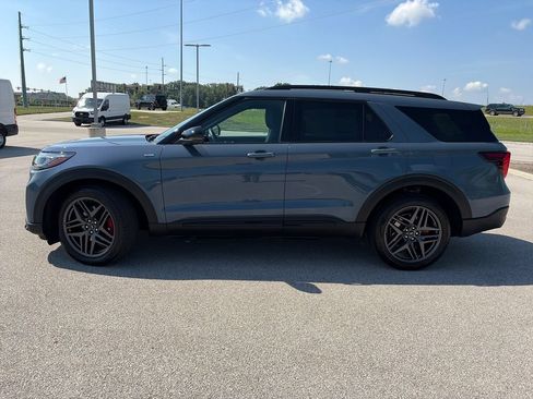 Used 2025 Ford Explorer ST-Line w/ Premium Package AWD/4WD image 4