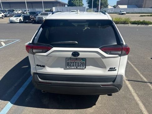 Used 2021 Toyota RAV4 XLE w/ Convenience Package AWD/4WD image 6