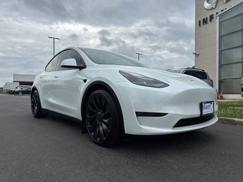 Used 2024 Tesla Model Y Performance AWD/4WD image 2