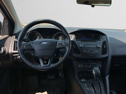 Used 2017 Ford Focus SE w/ Cold Weather Package FWD image 10