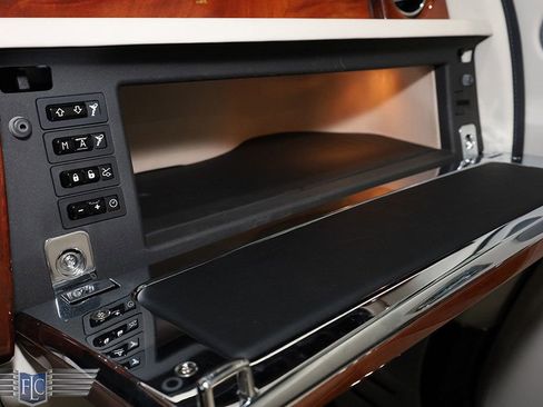 Used 2013 Rolls-Royce Phantom Drophead Coupe image 33