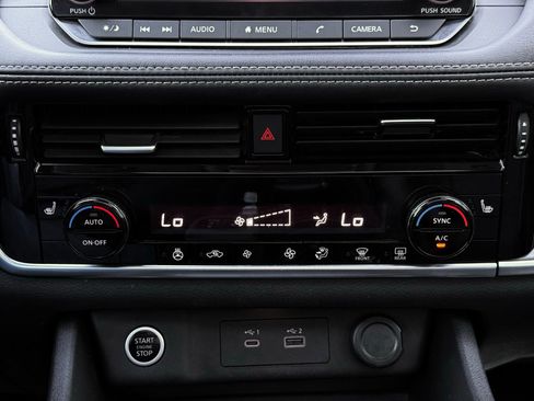 Used 2022 Nissan Rogue SV w/ SV Premium Package image 52