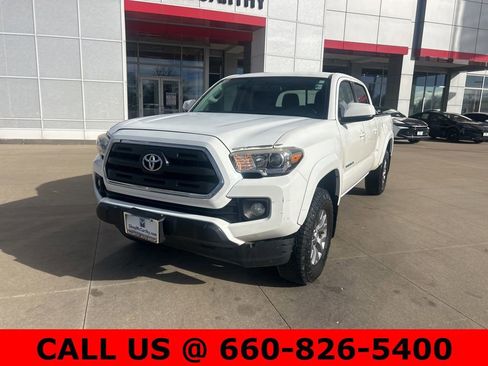 Used 2016 Toyota Tacoma SR5 w/ SR5 Appearance Package (SN) image 2