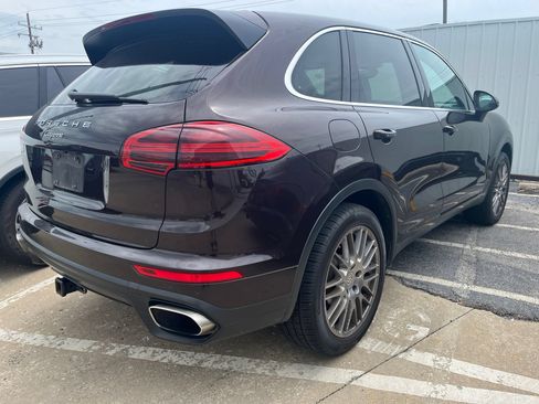 Used 2017 Porsche Cayenne AWD/4WD image 6