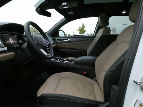 New 2026 Volkswagen Atlas Cross Sport SE image 29